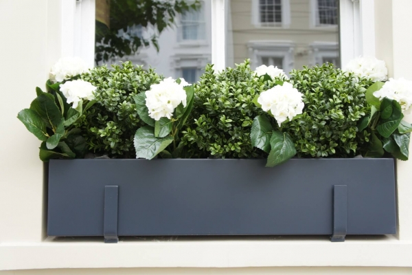 Artificial Buxus balls and hydrangeas