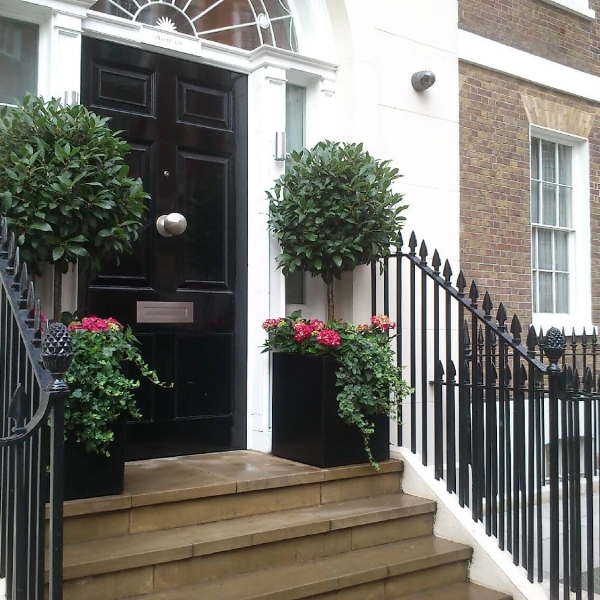 Front door planters