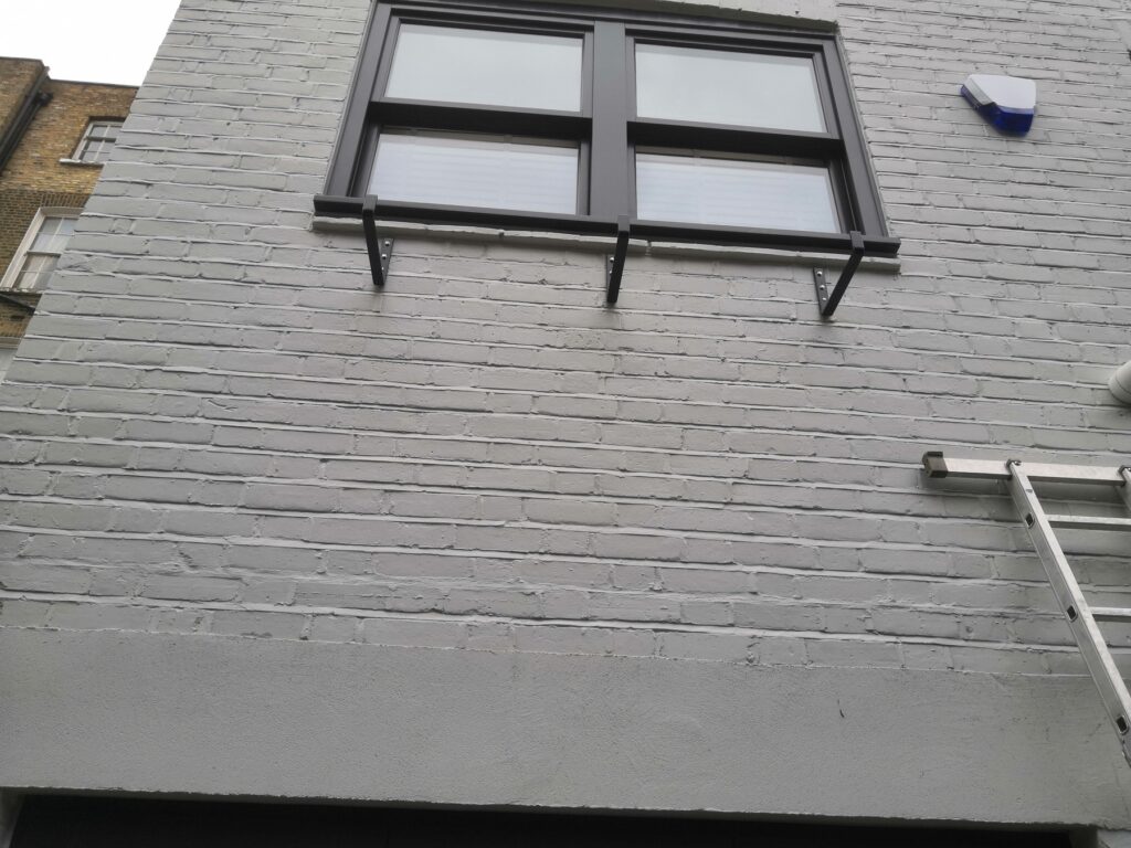 Brackets for window sills, walls and railings London Planters